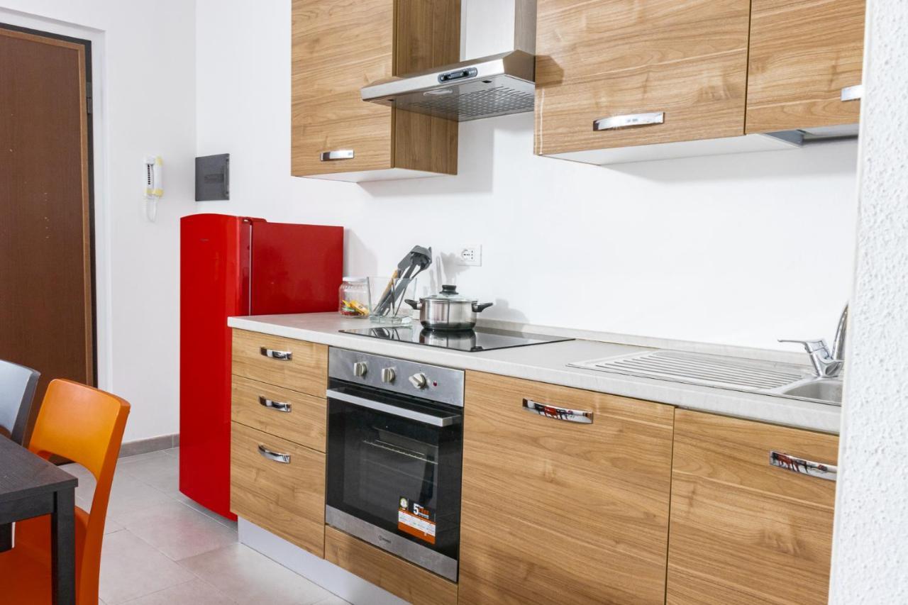Staurenghi Red Apartment Βαρέζε Εξωτερικό φωτογραφία